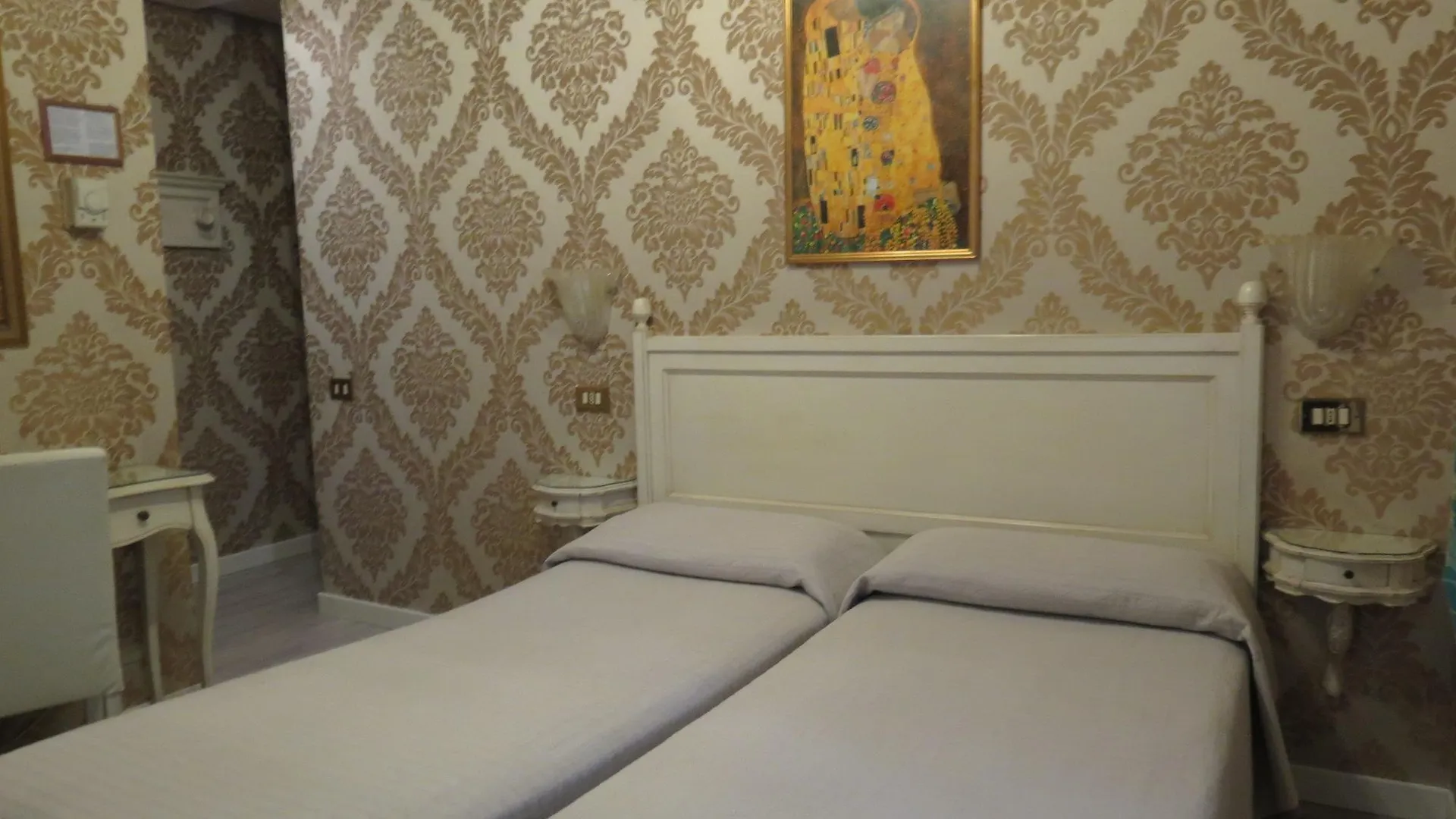 Hotel Bridge Venice