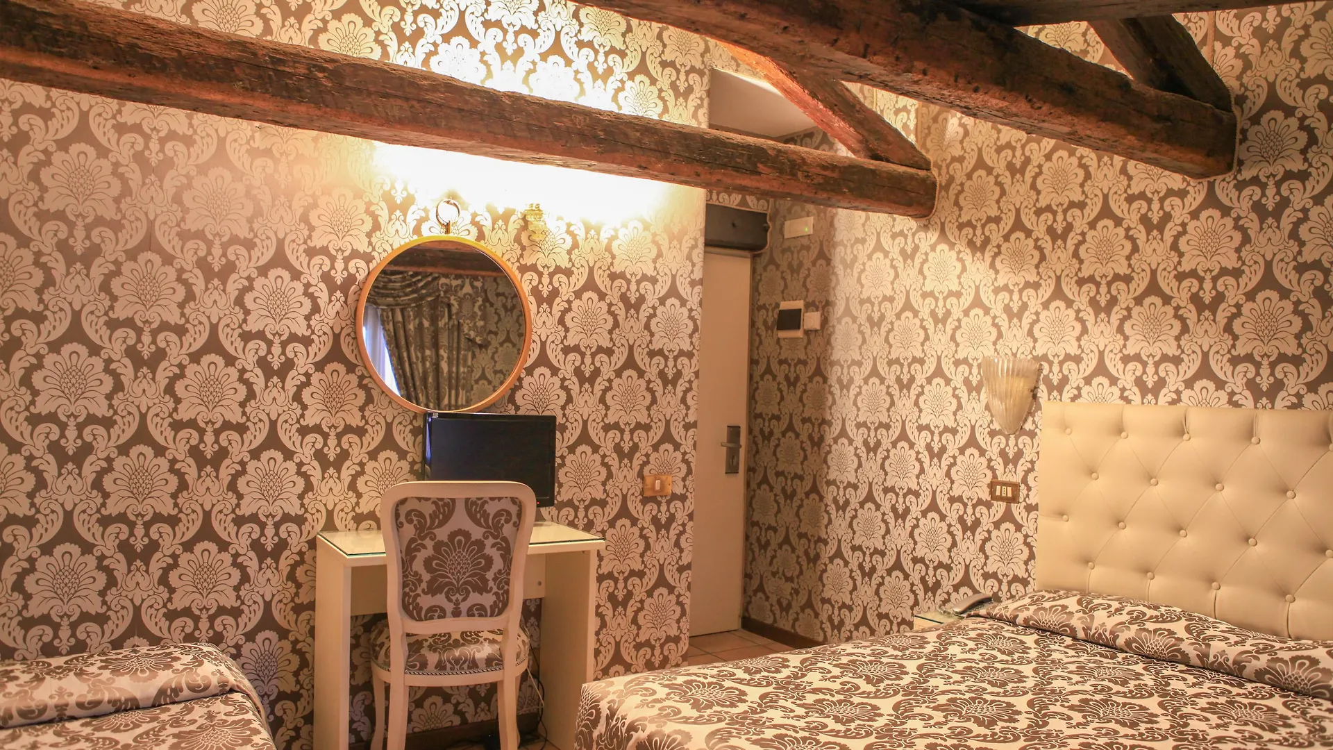Hotel Bridge Venice