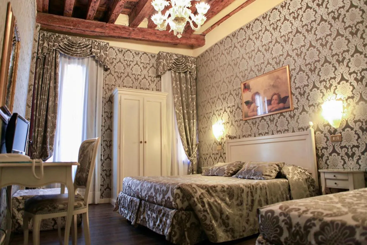 Hotel Bridge Venice