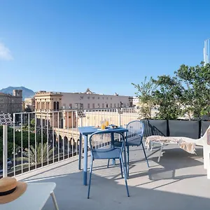 https://attico-37-queen-room-con-terrazza-privata.sicilyhotelsitaly.net