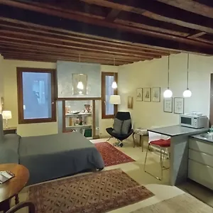 https://studio-apartment-san-marco-1825.hotelinveneto.com